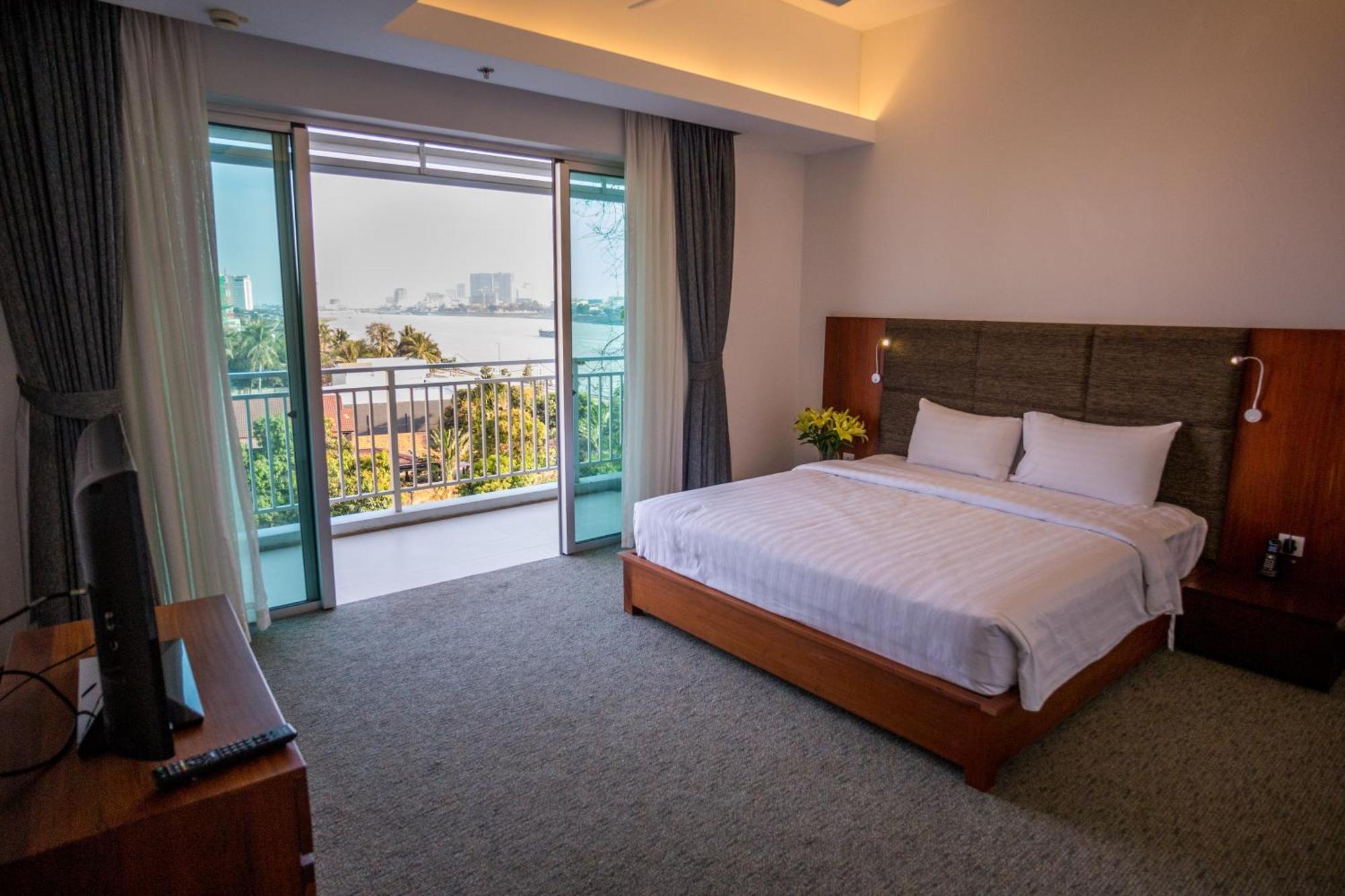 Bellevue Serviced Apartments Phnom Penh Esterno foto