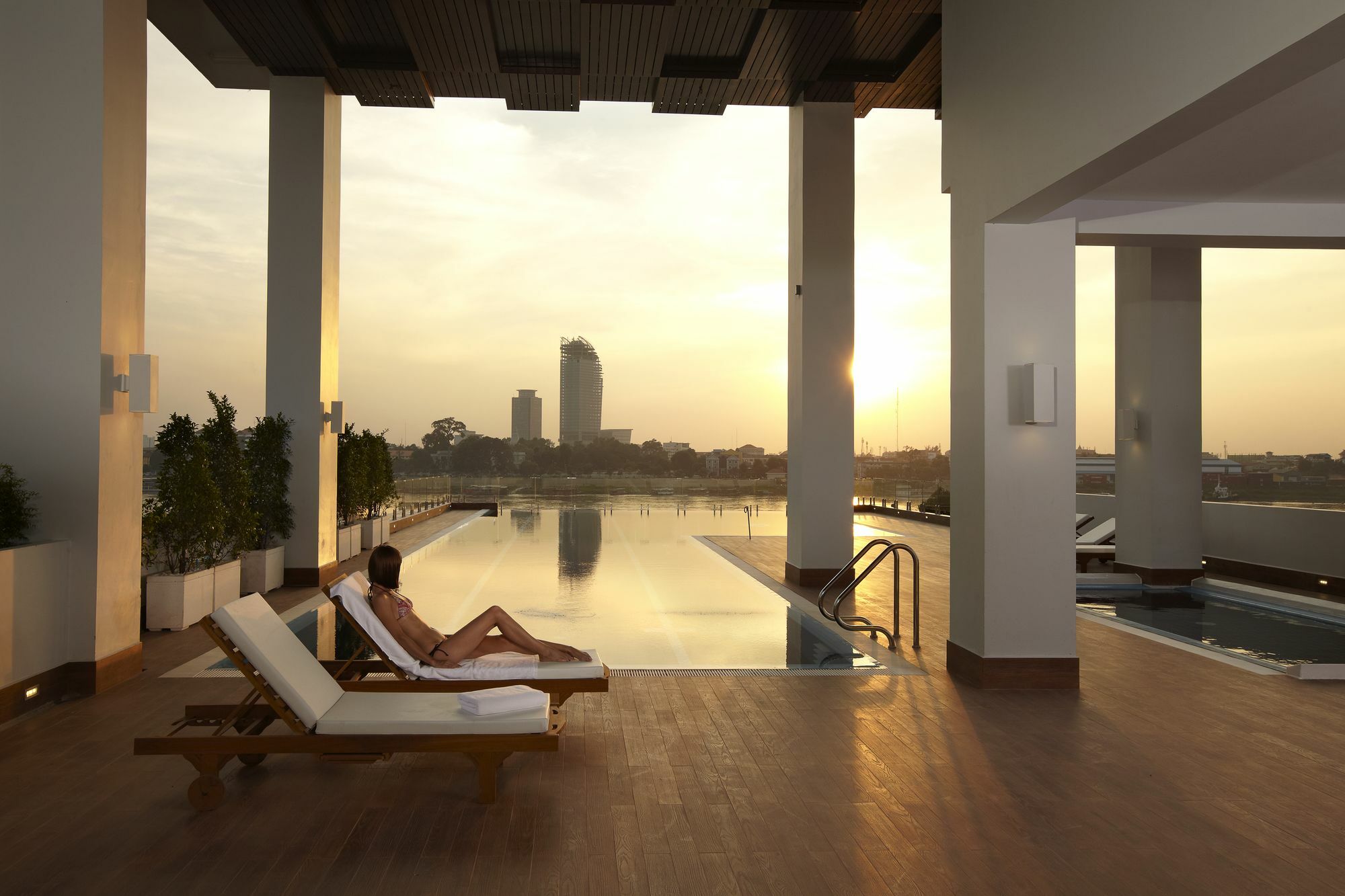 Bellevue Serviced Apartments Phnom Penh Esterno foto