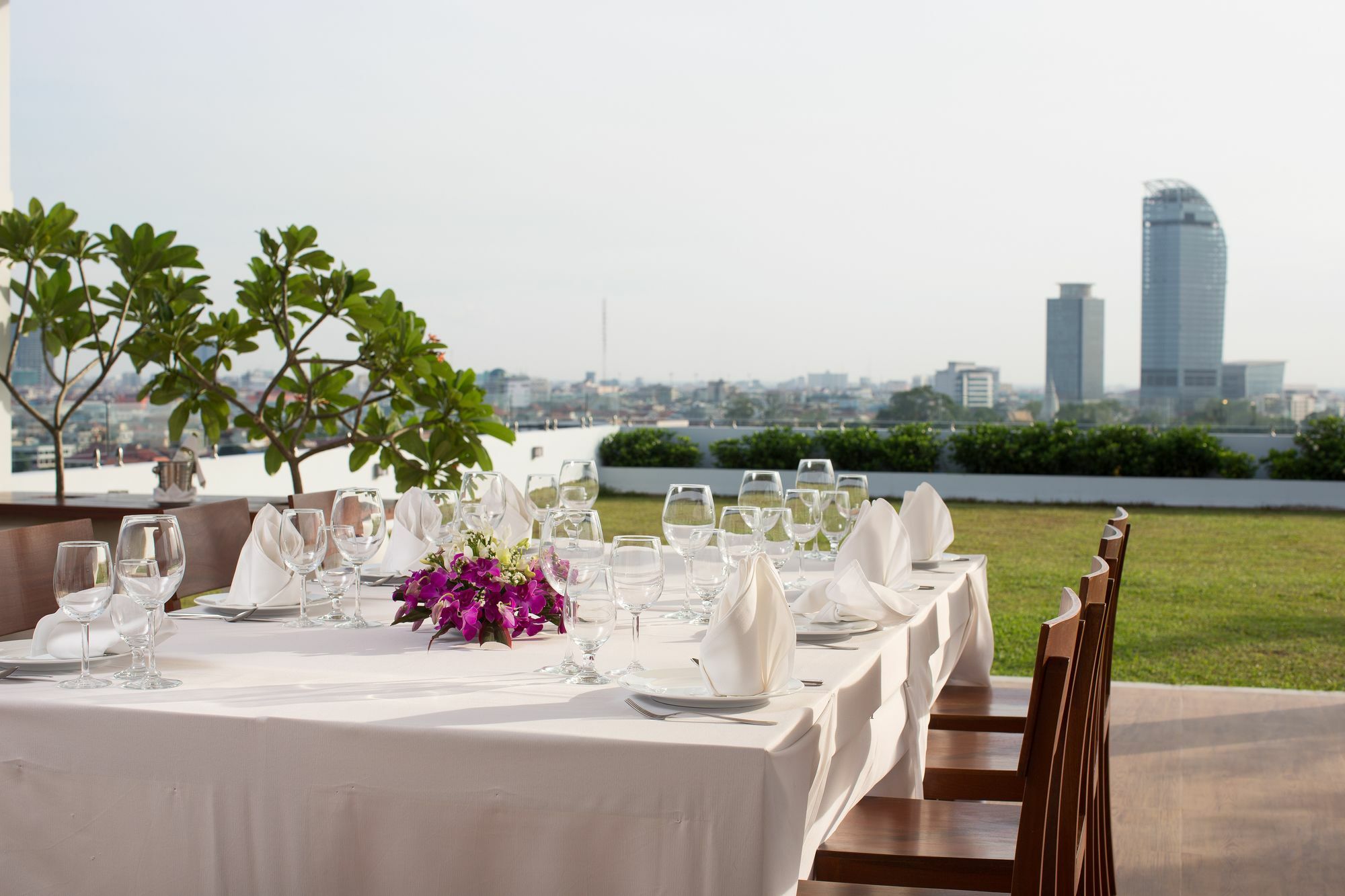 Bellevue Serviced Apartments Phnom Penh Esterno foto