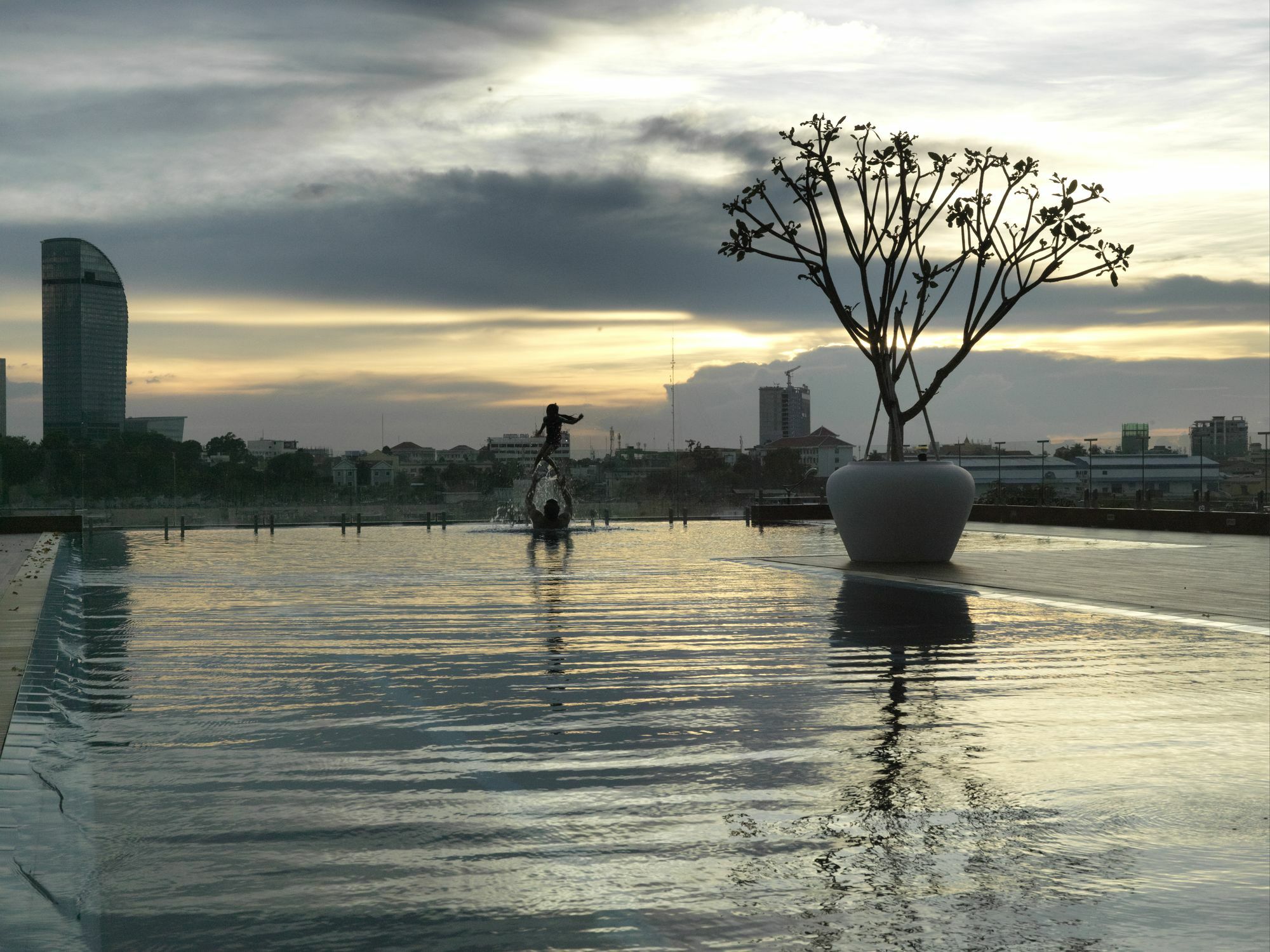 Bellevue Serviced Apartments Phnom Penh Esterno foto
